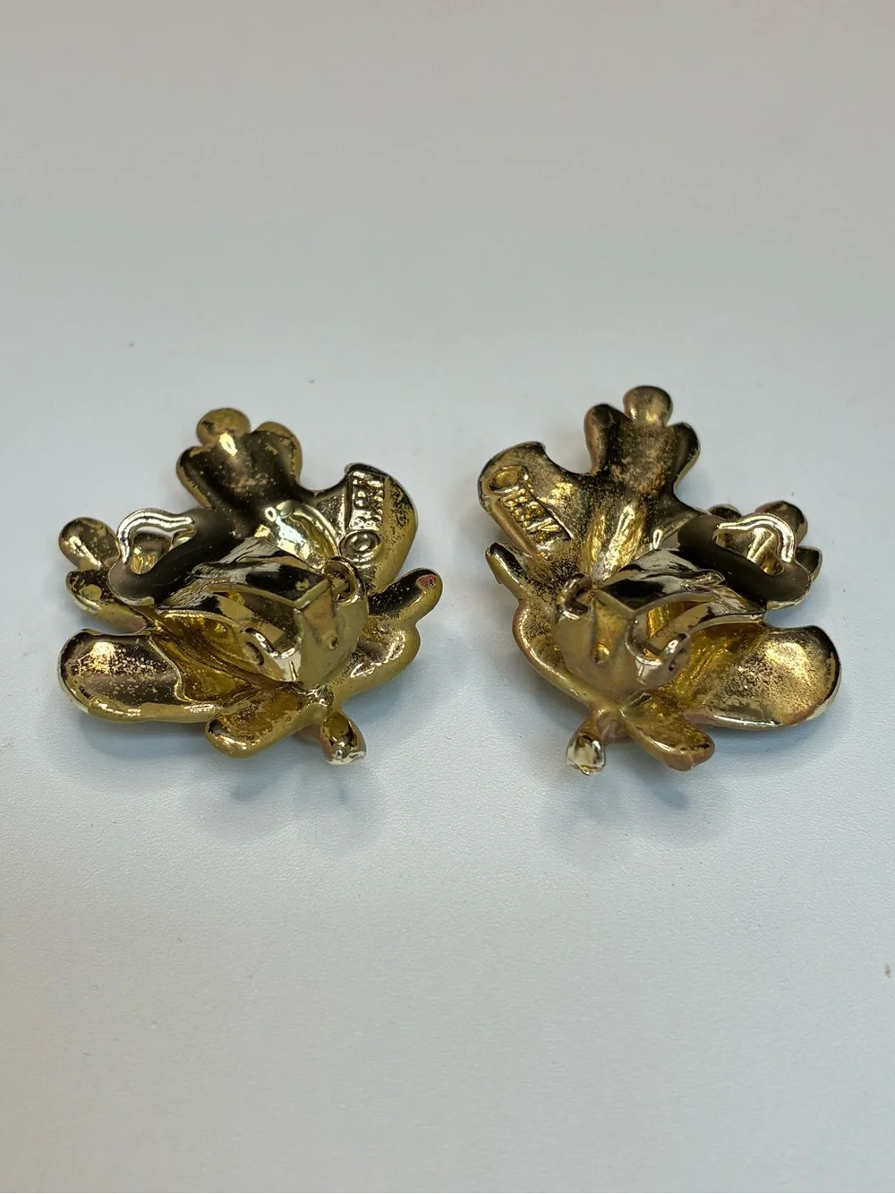N/A elegant gold